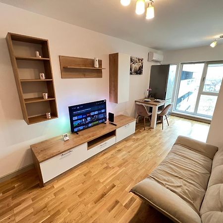 Airport Flyhub Chic Apartment Jassy Zewnętrze zdjęcie