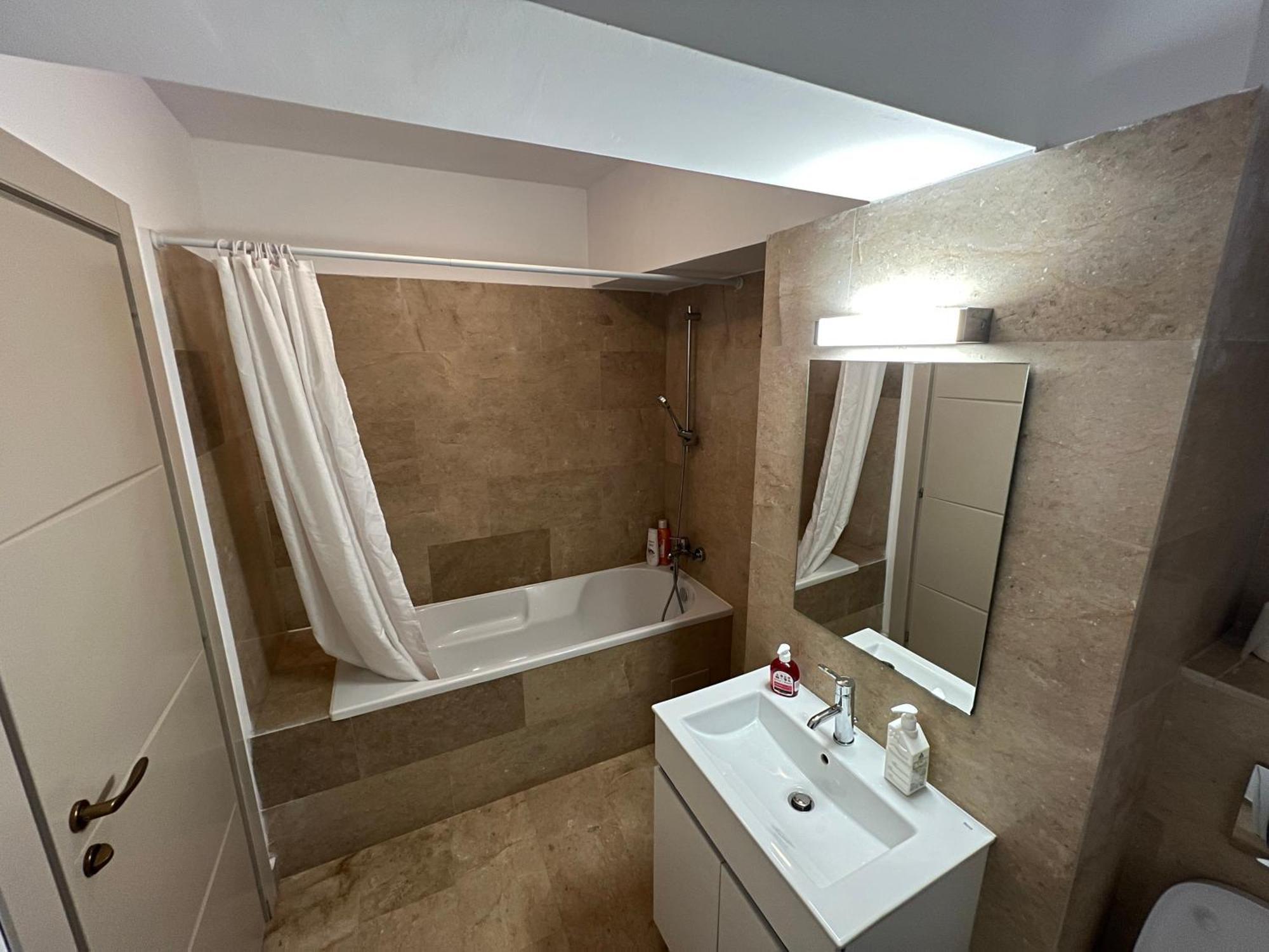 Airport Flyhub Chic Apartment Jassy Zewnętrze zdjęcie