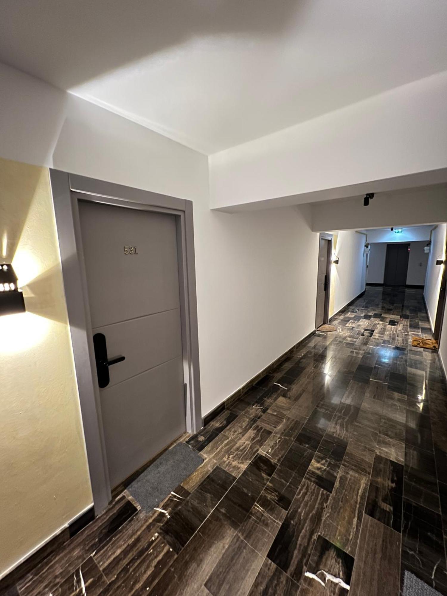 Airport Flyhub Chic Apartment Jassy Zewnętrze zdjęcie