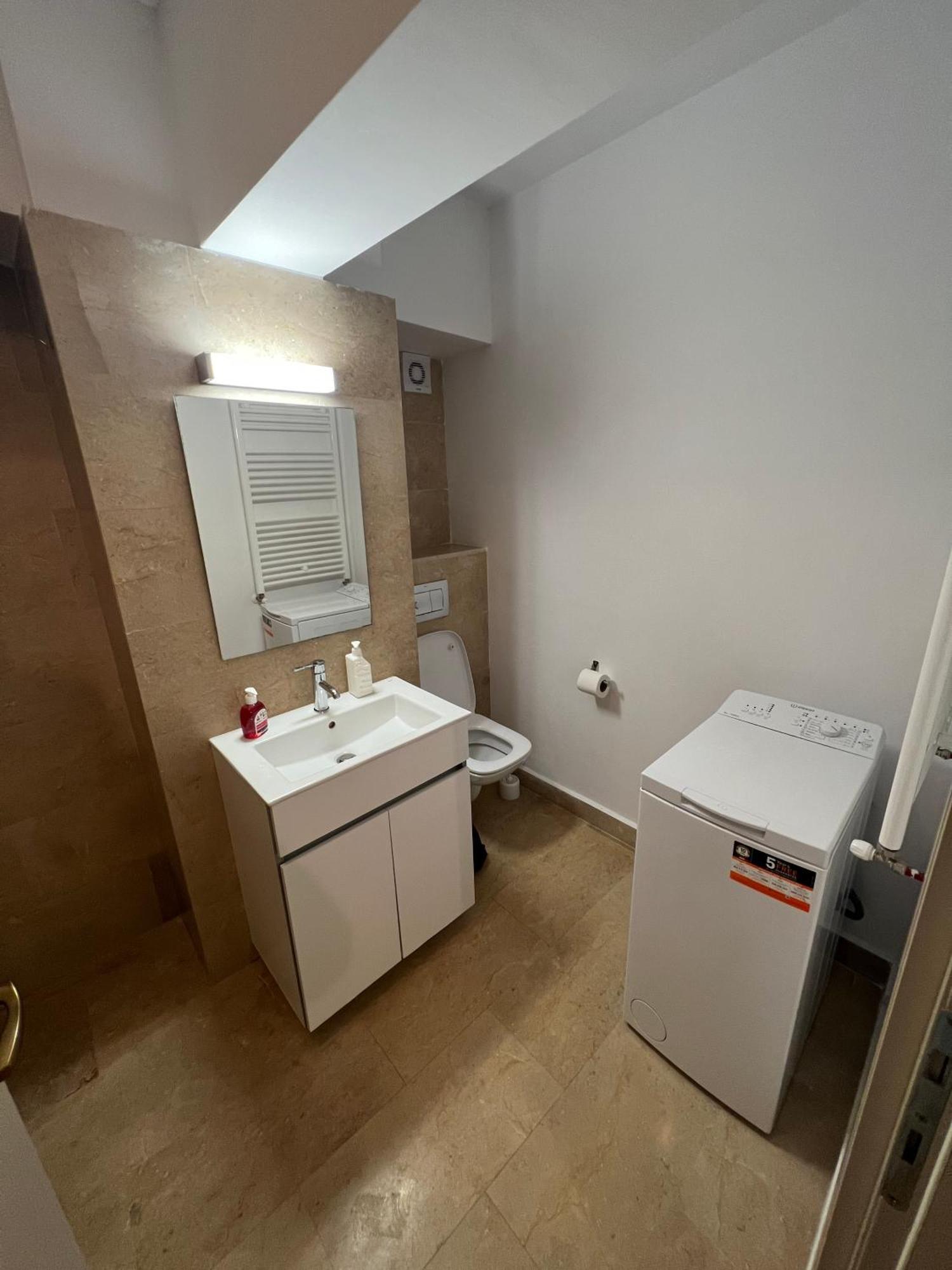 Airport Flyhub Chic Apartment Jassy Zewnętrze zdjęcie